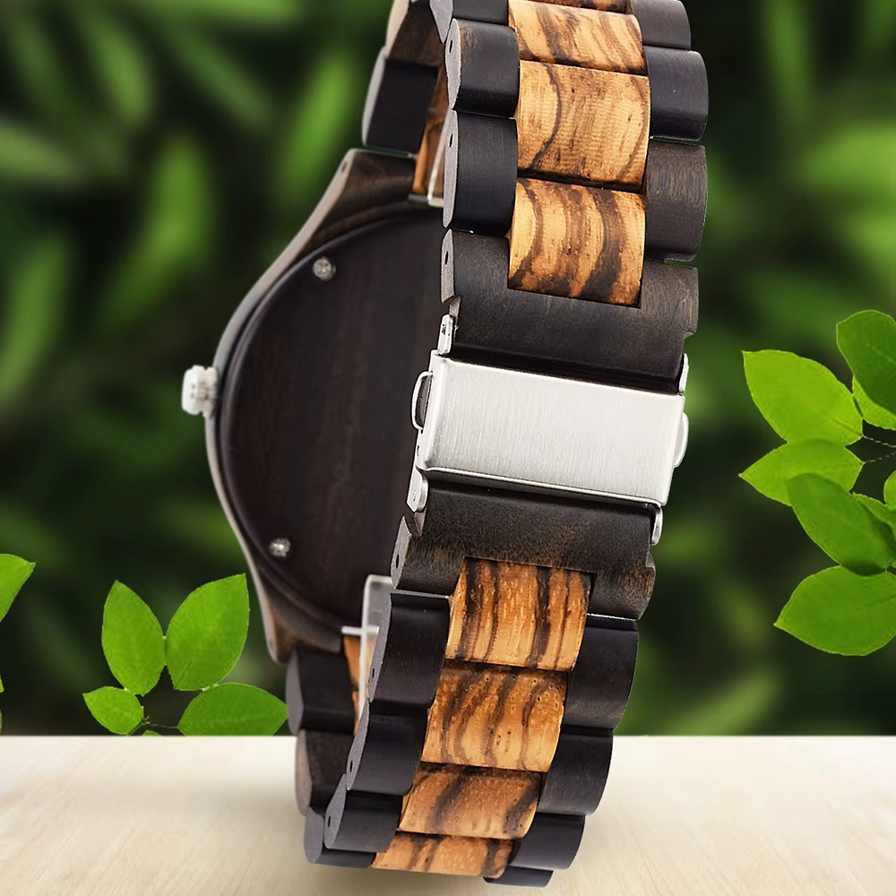 Bracelet en bois zébré et ébène de la montre Aspen avec fermoir métallique visible