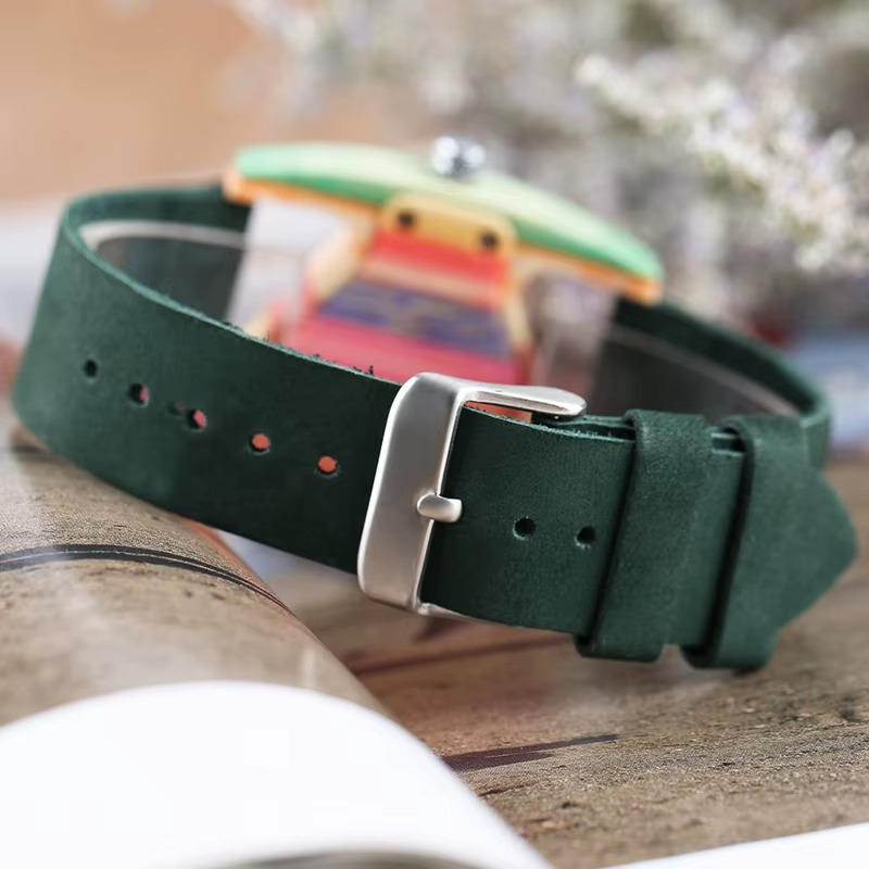 Bracelet vert en cuir de la montre en bois femme Bali avec boucle argentée