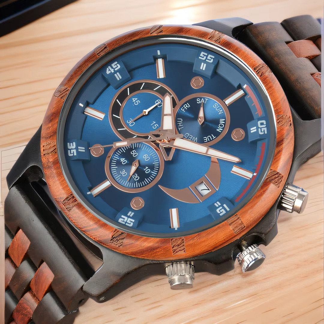 Montre Atlas en bois bicolore avec cadran bleu, chronographe et calendrier complet, vue rapprochée sur le cadran et les boutons