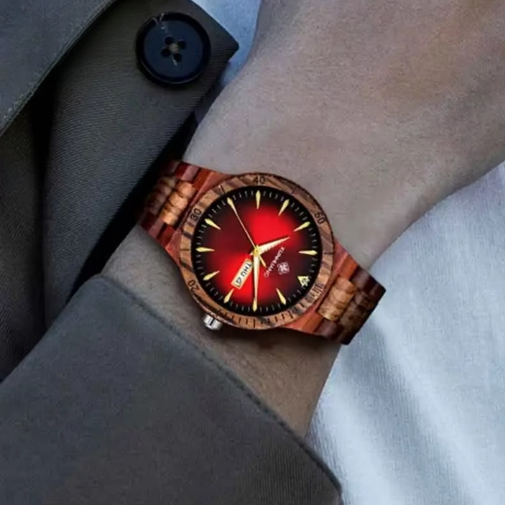 Montre en bois bicolore Vulcain avec cadran rouge, affichage jour et date, lunette crantée portée au poignet