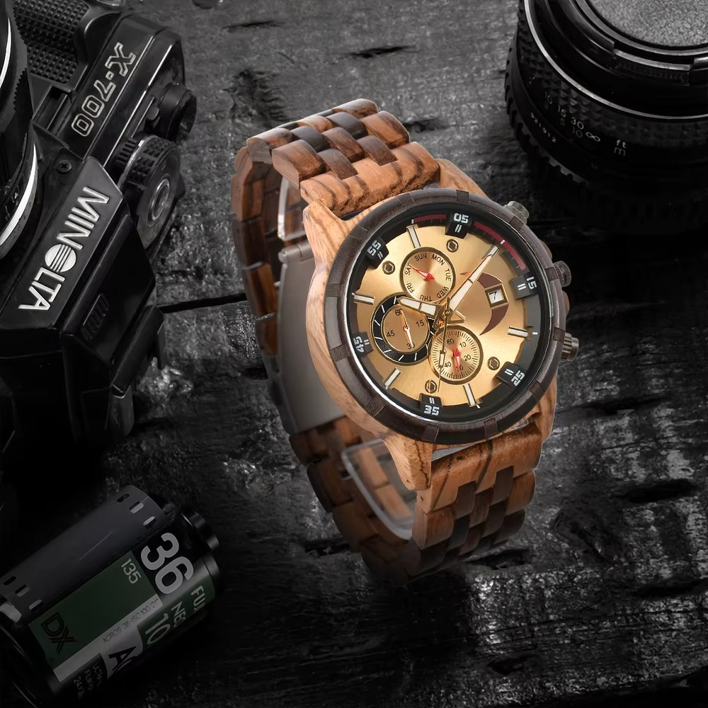 Montre bois chronographe bicolore Atlas avec calendrier complet cadran doré et bracelet en bois clair et foncé