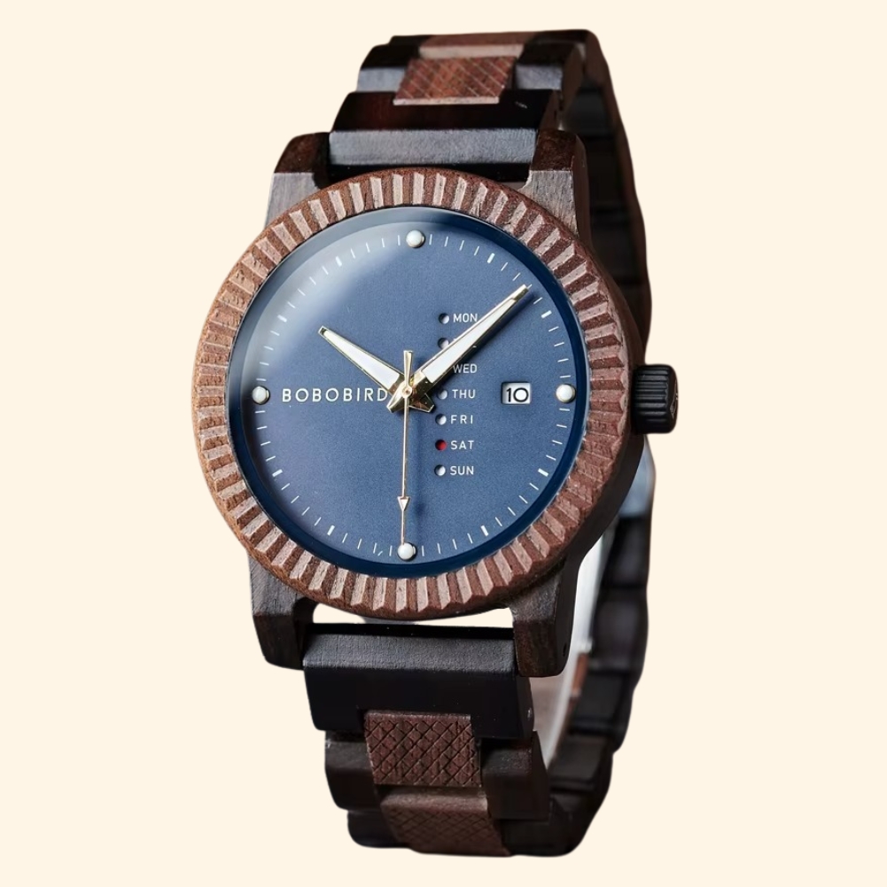 Montre en bois Cordoba avec lunette cannelée, cadran bleu affichant jour de la semaine et date