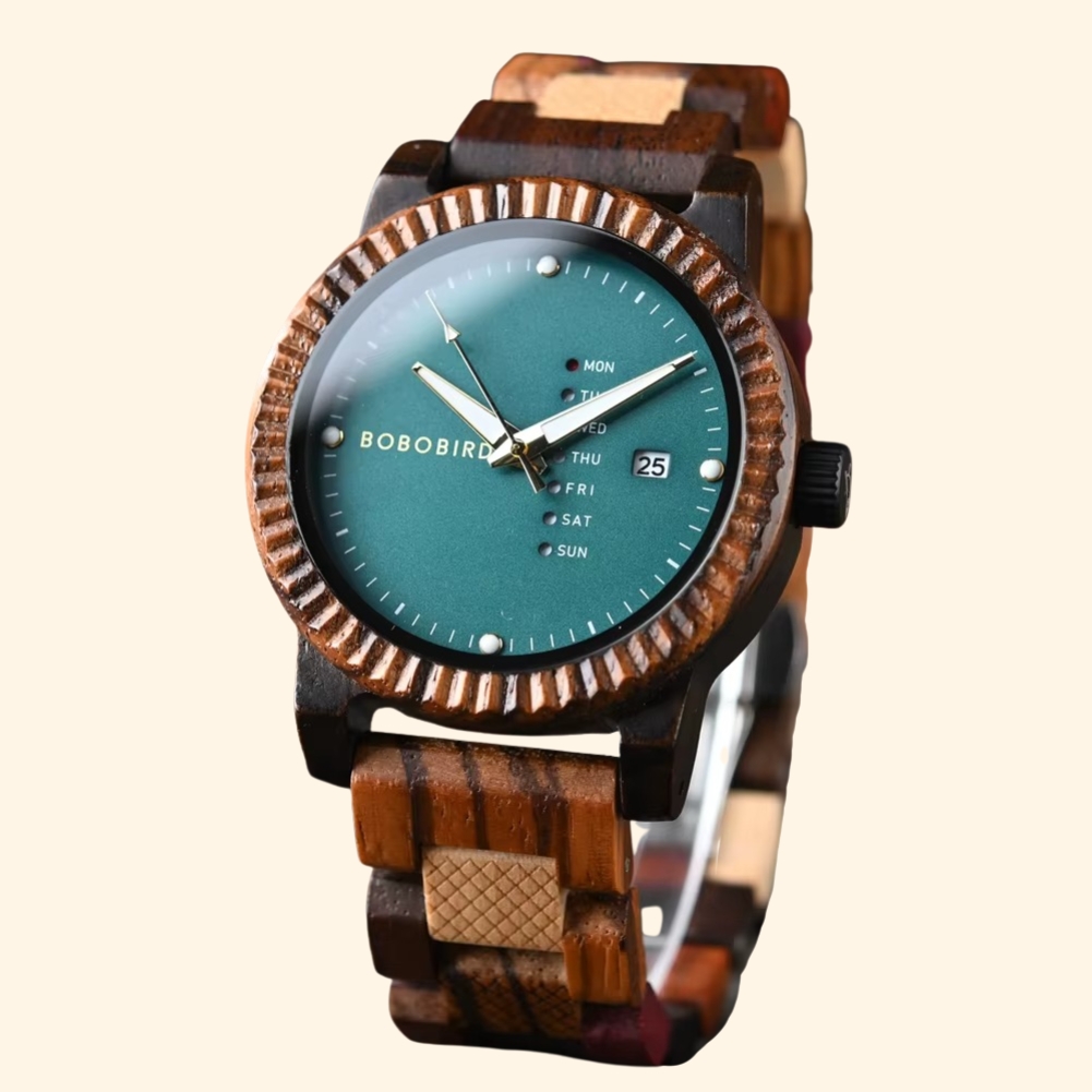 Montre en bois Cordoba avec lunette cannelée, cadran vert affichant jour de la semaine et date