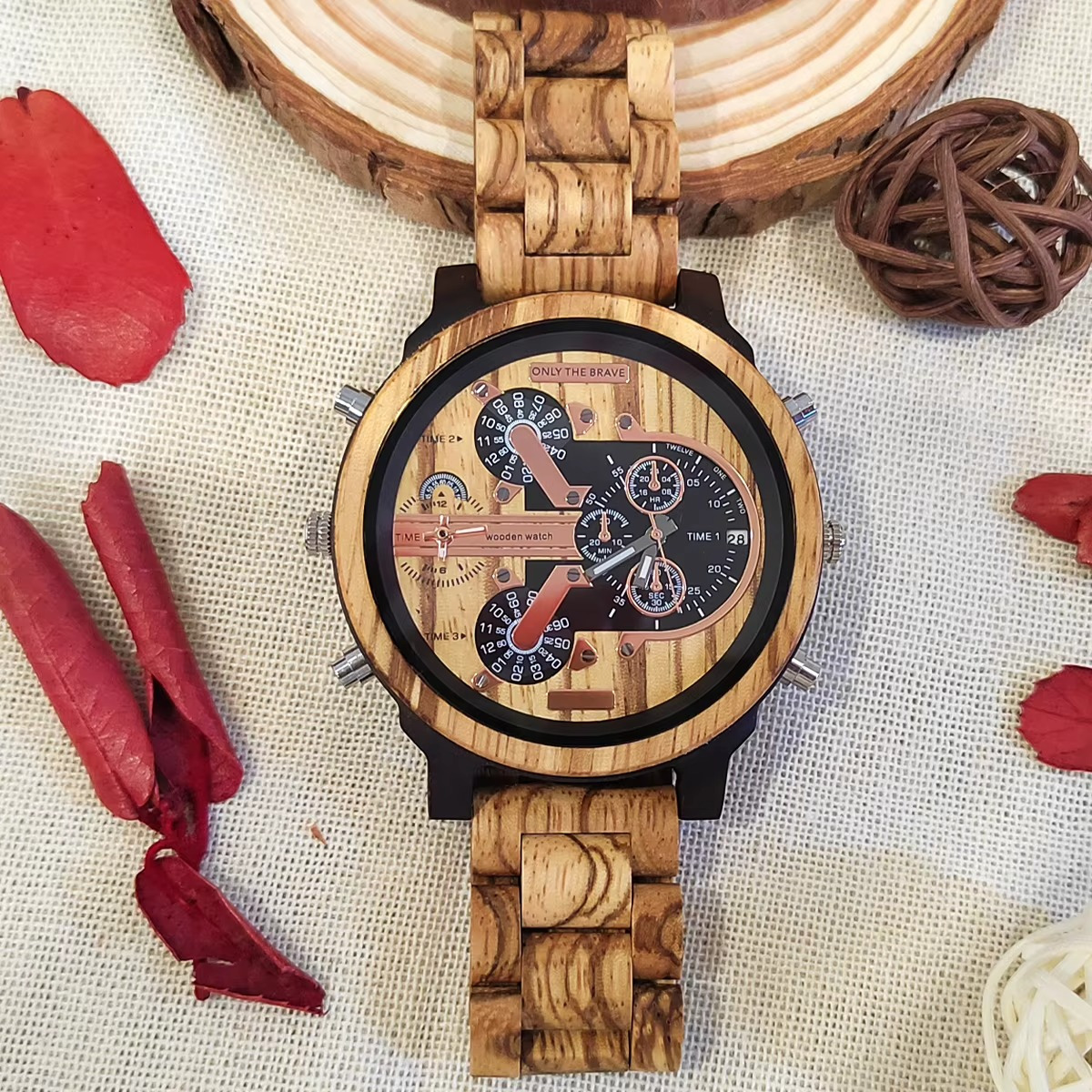 Montre en bois Everest grand cadran double fuseau avec aiguilles lumineuses et bracelet en bois naturel