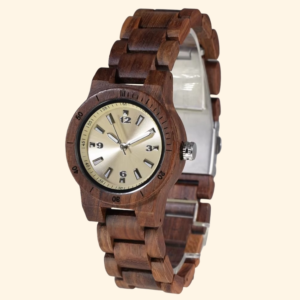 Montre en bois femme Almeria avec bracelet en santal rouge et cadran quartz japonais beige vue de face