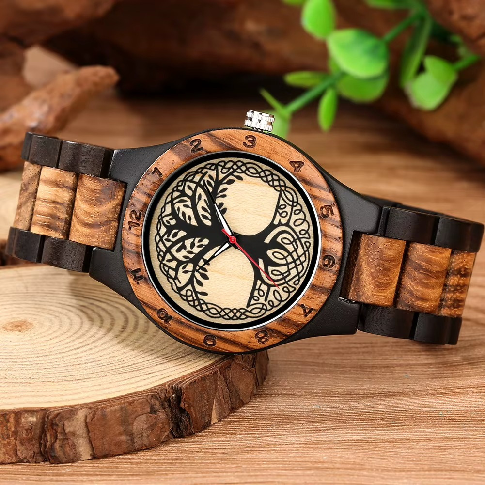 Montre en bois femme Avalona modèle Zébrano avec cadran décoré d'un arbre de vie et nœud celtique, bracelet en bois naturel