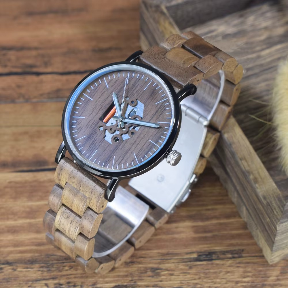 Montre en bois femme Genève avec cadran ajouré et bracelet bicolore en bois et métal