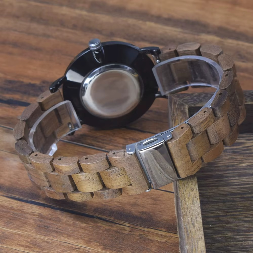 Montre en bois femme Genève vue arrière avec bracelet bicolore en bois et fermoir métallique