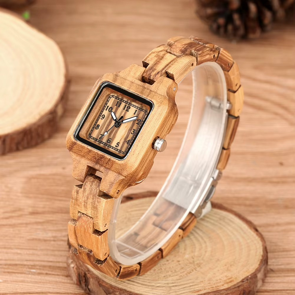 Montre en bois femme Lucerne avec cadran carré 26 mm et bracelet en bois fin naturel