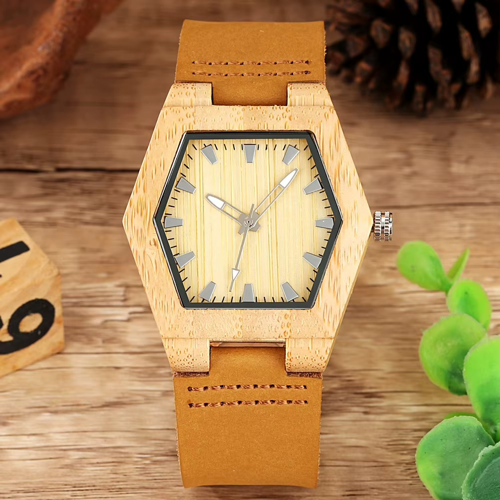 Montre en bois femme Ubud avec cadran hexagonal et bracelet en cuir marron clair vue de face sur fond en bois