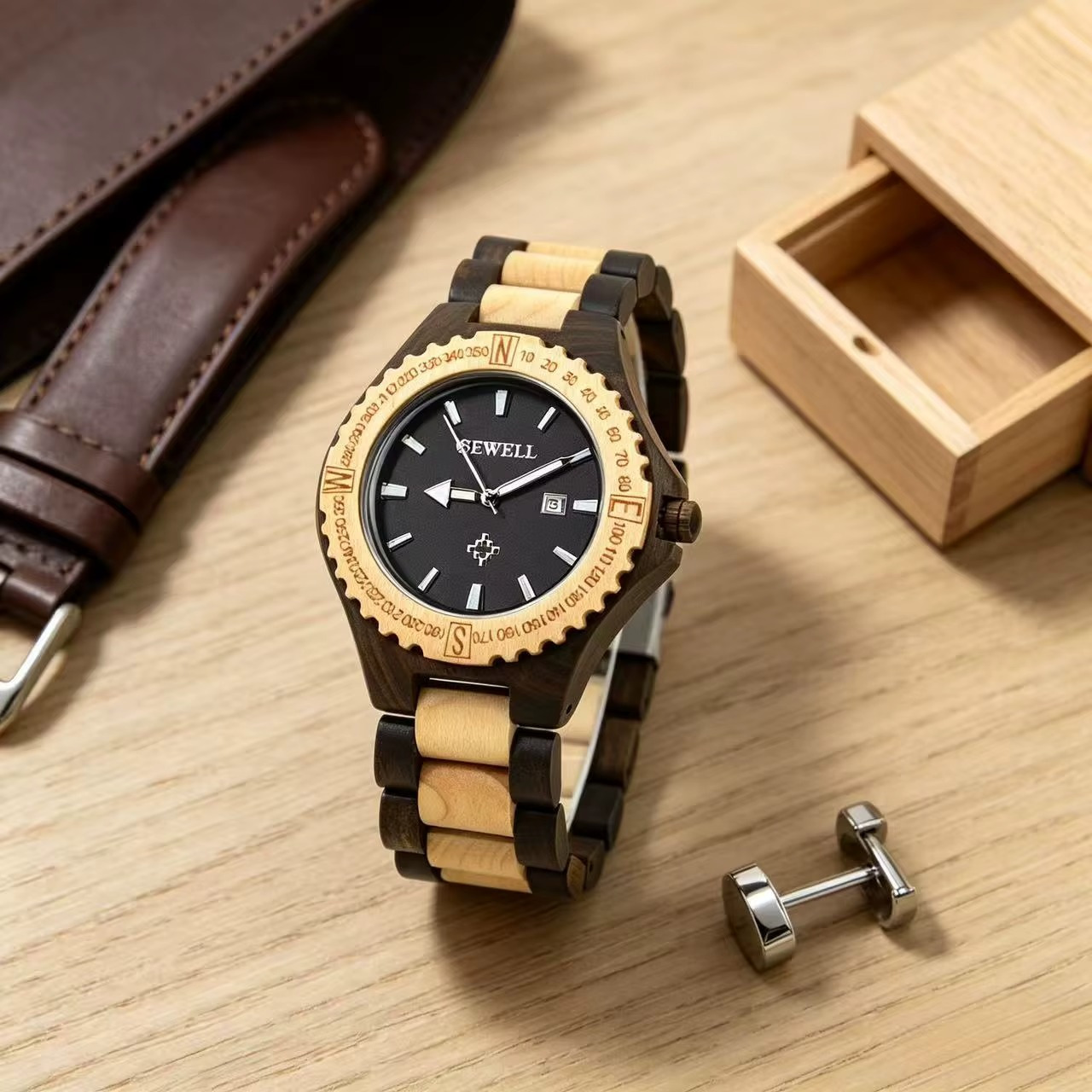 Montre en bois homme bicolore Meridian avec cadran noir, boussole graduée 360° et date, bracelet en bois clair et foncé