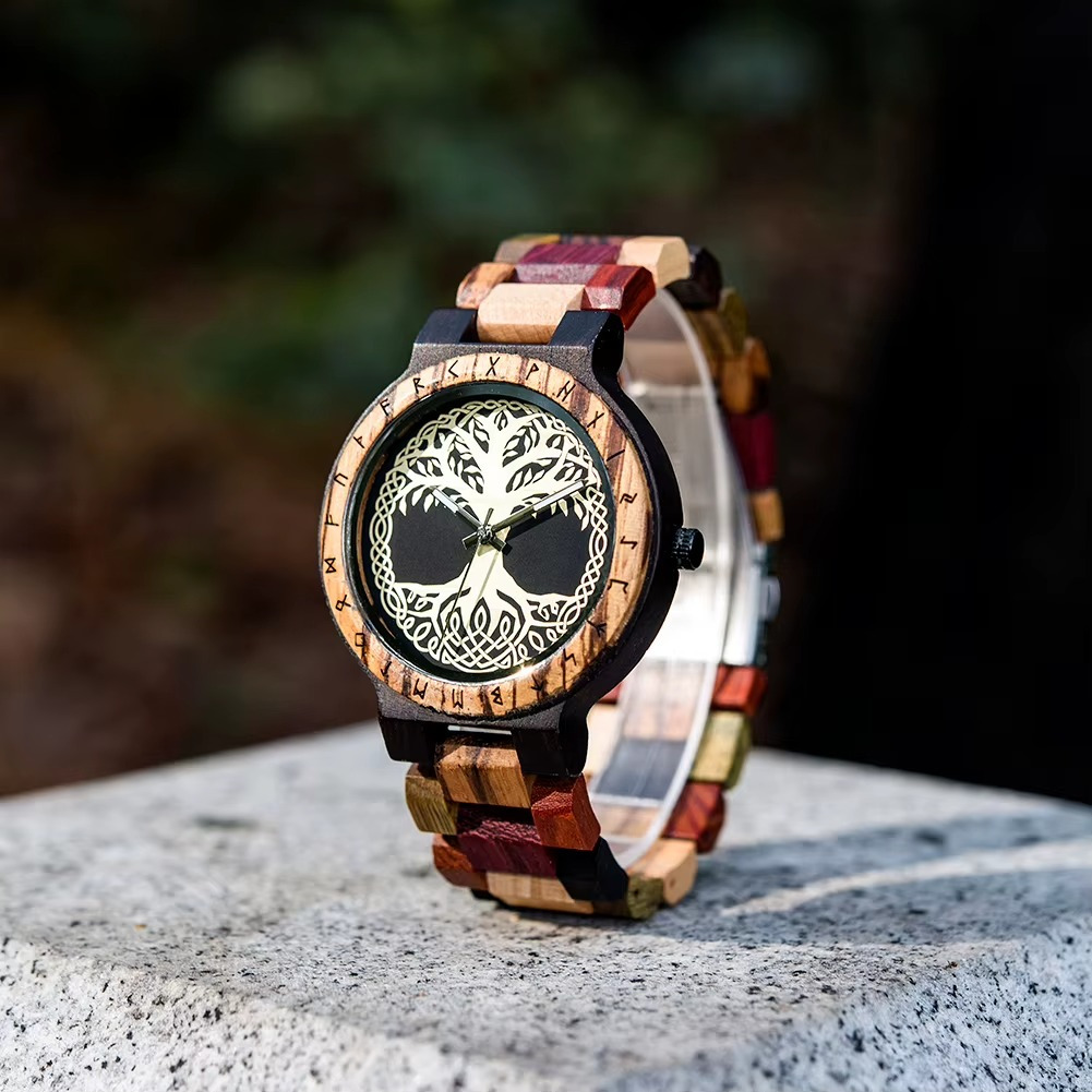 Montre en bois homme multicolore Bifrost avec motif arbre de vie gravé et runes sur la lunette