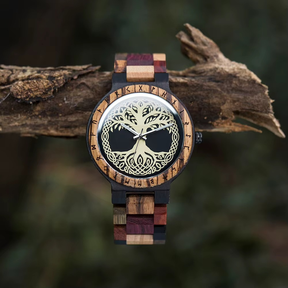 Montre en bois homme Bifrost multicolore avec cadran noir orné d'un arbre de vie gravé et runes sur la lunette