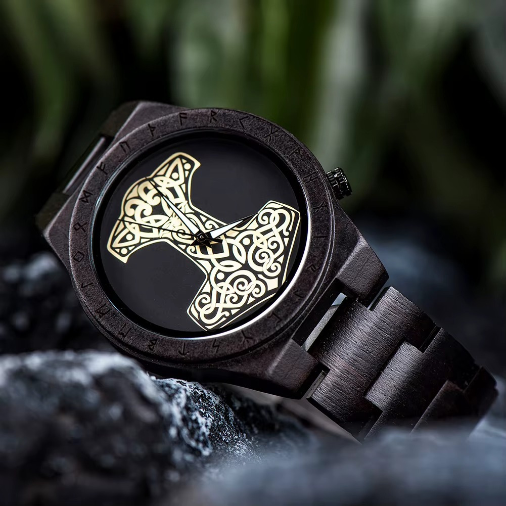 Montre en bois pour homme Mjolnir avec motif marteau de Thor en ébène sur le cadran
