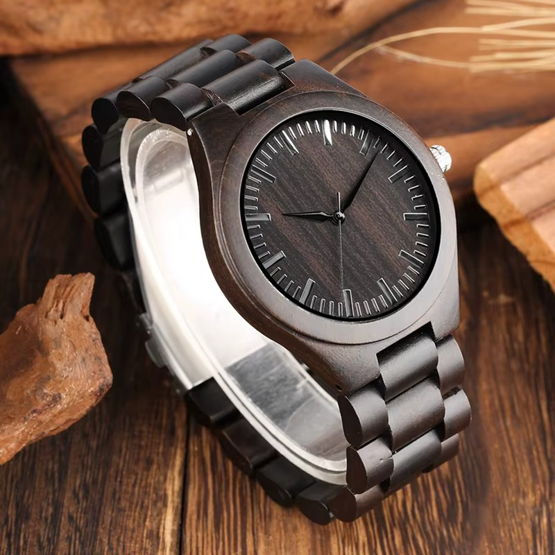 Montre en bois homme Onyx noire ébène avec cadran ton sur ton et bracelet maillons en bois