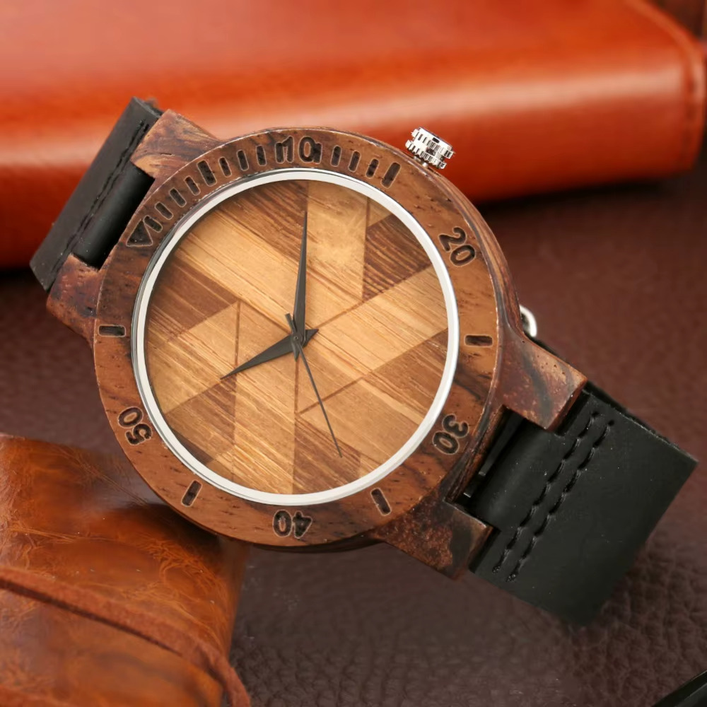Montre en bois homme modèle Prisme avec cadran mosaïque géométrique en bois naturel et bracelet cuir noir