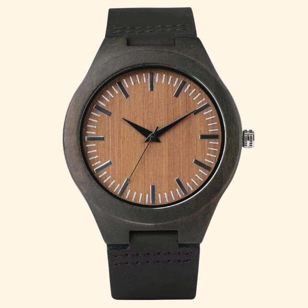 Montre en bois Java avec cadran en noyer et bracelet en cuir noir vue de face