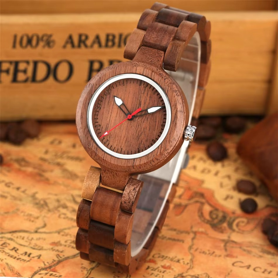 Montre en bois Lumina pour femme 36 mm avec aiguilles lumineuses et bracelet en bois marron