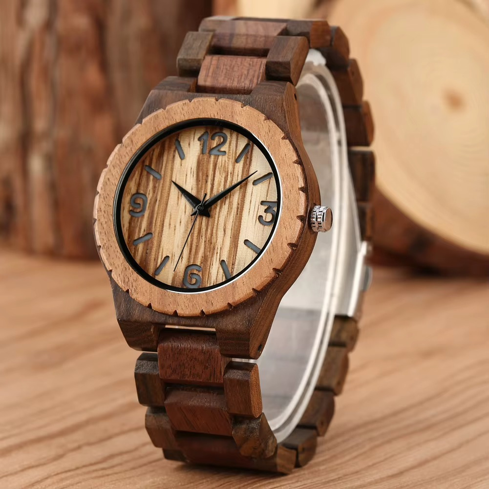 Montre en bois massif homme bicolore noyer avec cadran à chiffres arabes et bracelet en bois naturel