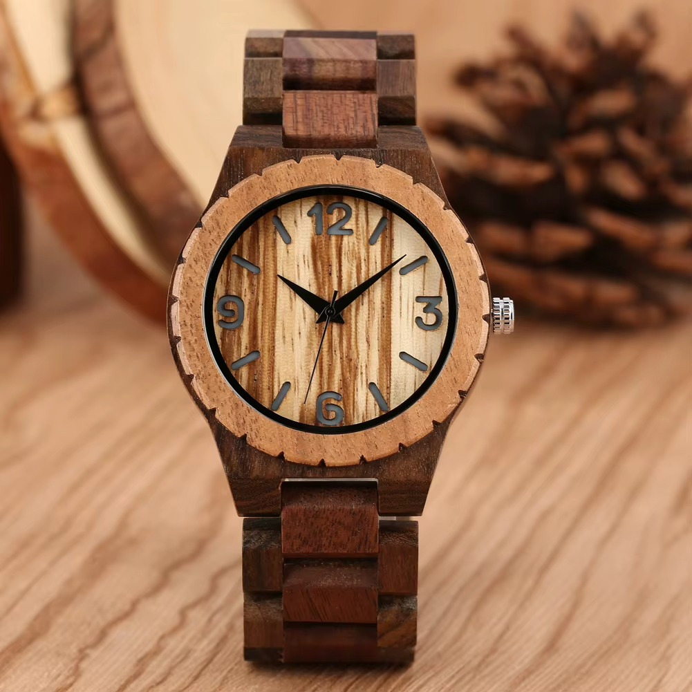 Montre en bois massif homme Tolède bicolore noyer avec cadran à chiffres arabes vue de face