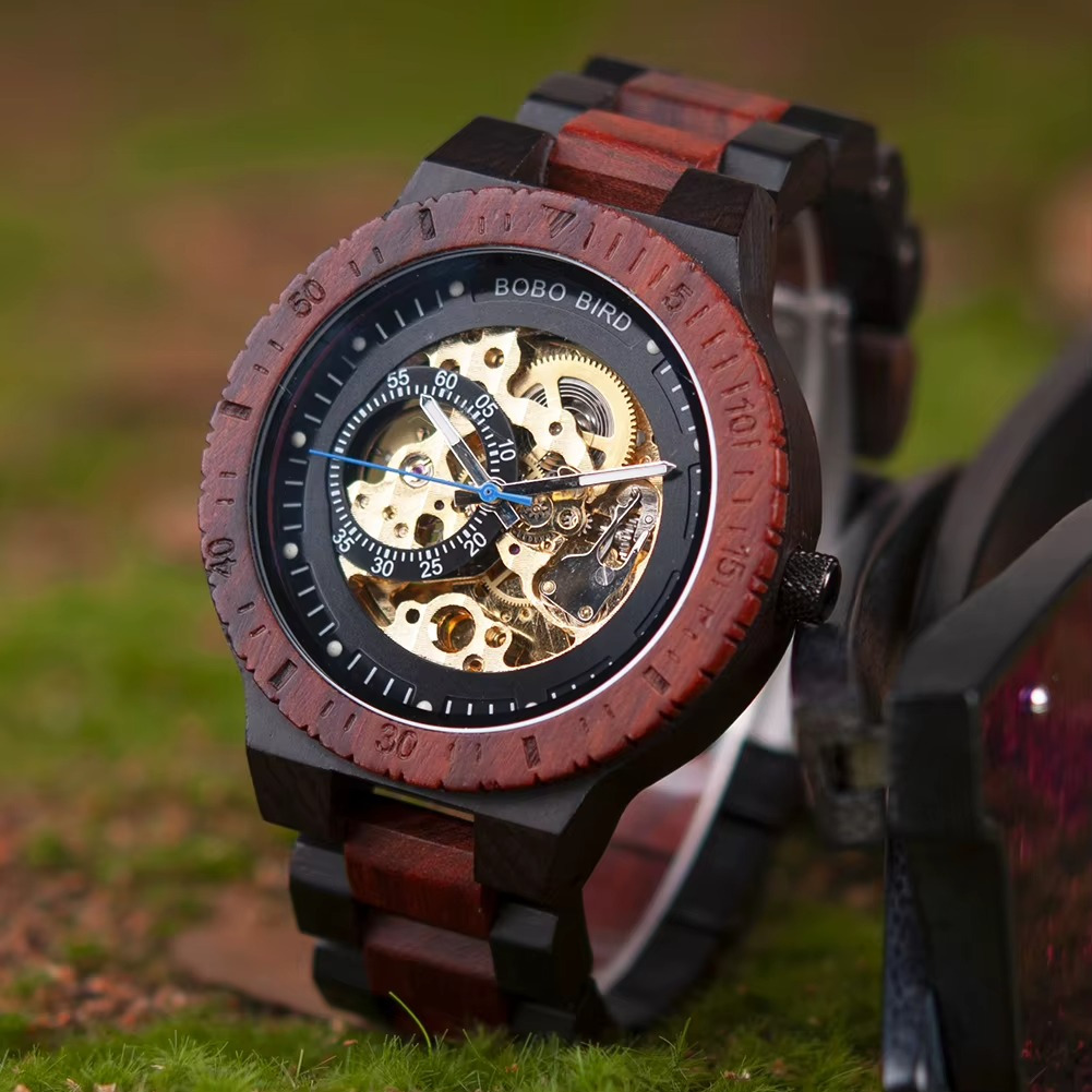 Montre en bois mécanique homme Kaïro avec cadran squelette et bracelet en bois bicolore rouge et noir