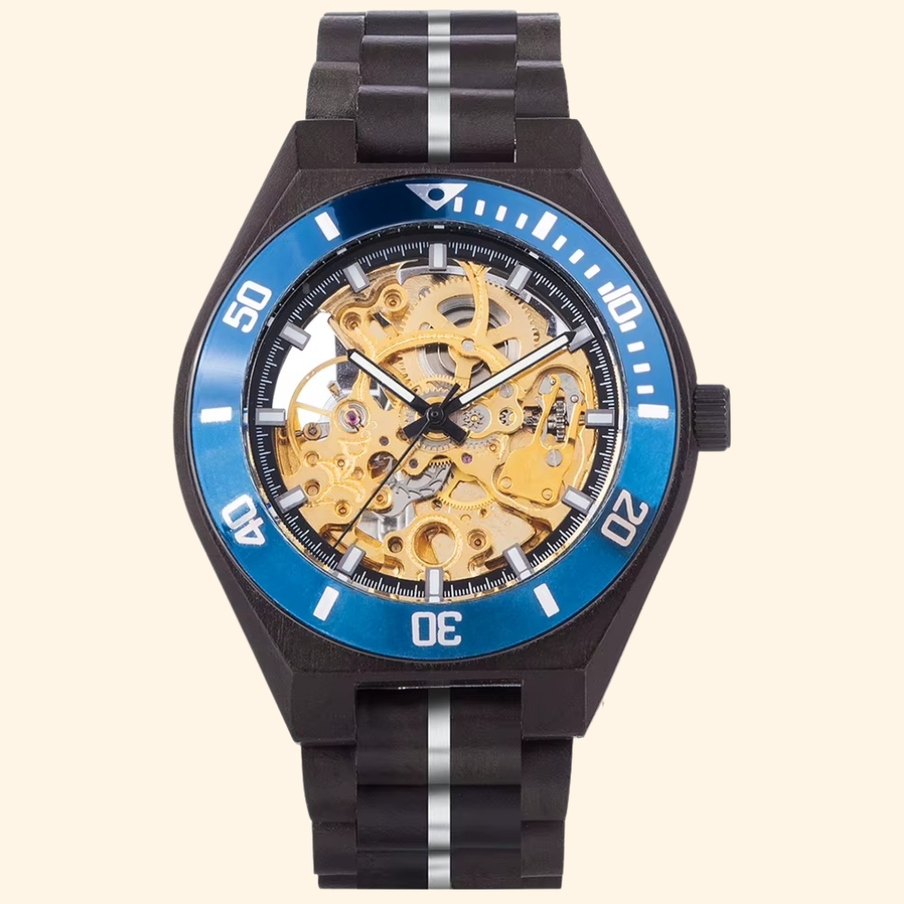 Montre en bois mécanique homme modèle Tanger avec cadran squelette doré et lunette rotative bleue