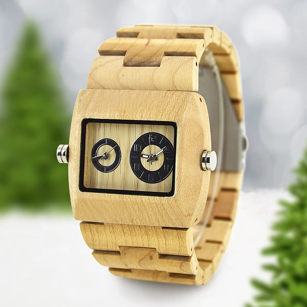 Montre en bois rectangulaire Greenwich double fuseau horaire en bambou clair vue de face