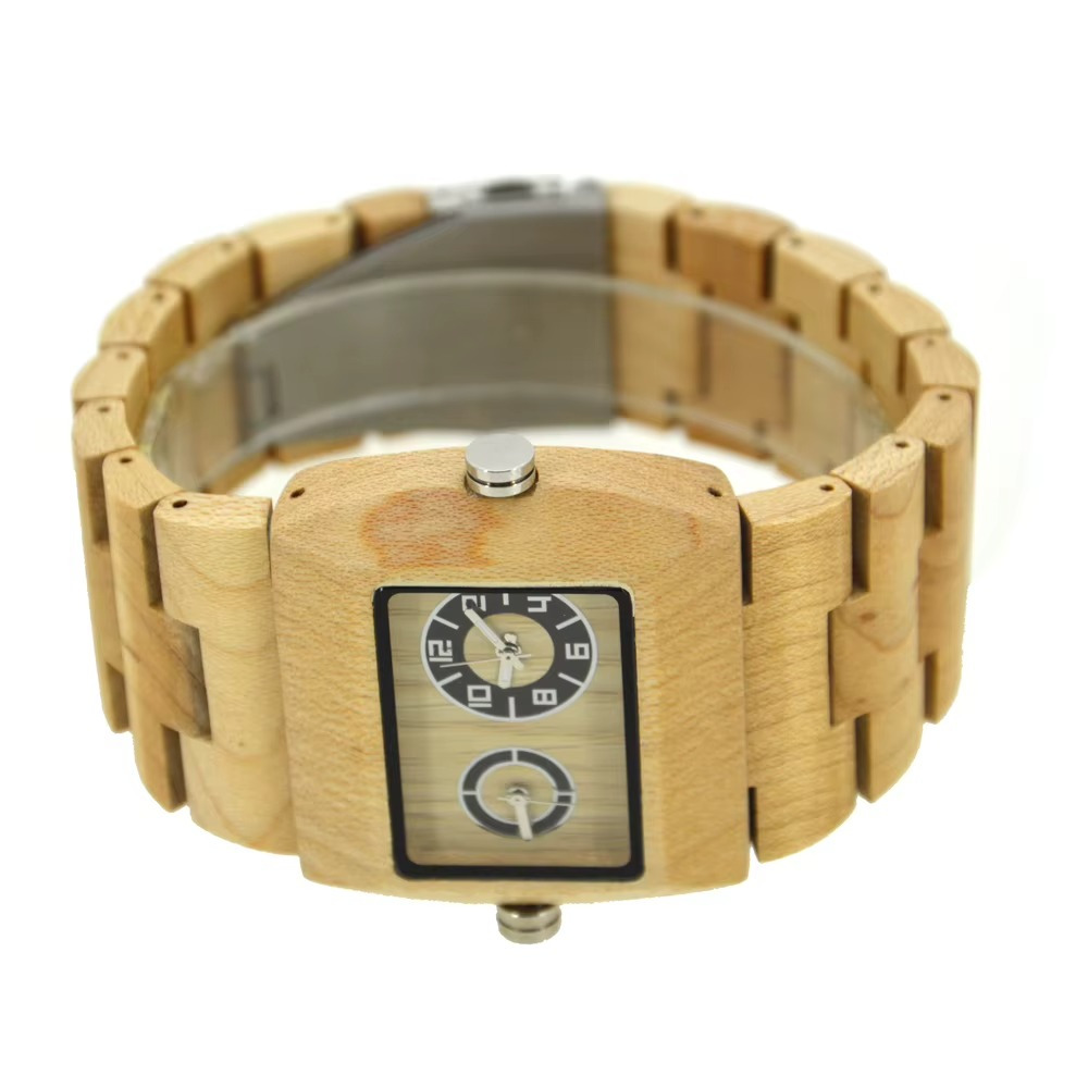 Montre en bois rectangulaire Greenwich double fuseau horaire en bambou clair vue de face avec bracelet en bois