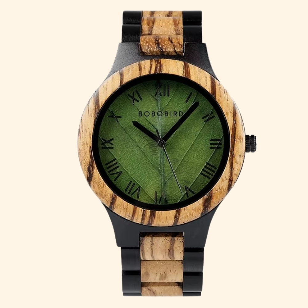 Montre en bois Sylva avec cadran vert feuille et chiffres romains, bracelet bois clair et noir