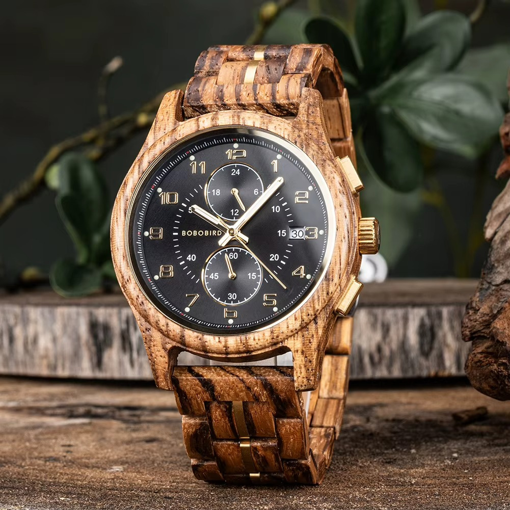 Montre en bois zébrano Obsidienne avec chronographe, cadran noir et détails or, vue de face sur bracelet en bois à motif zébrano
