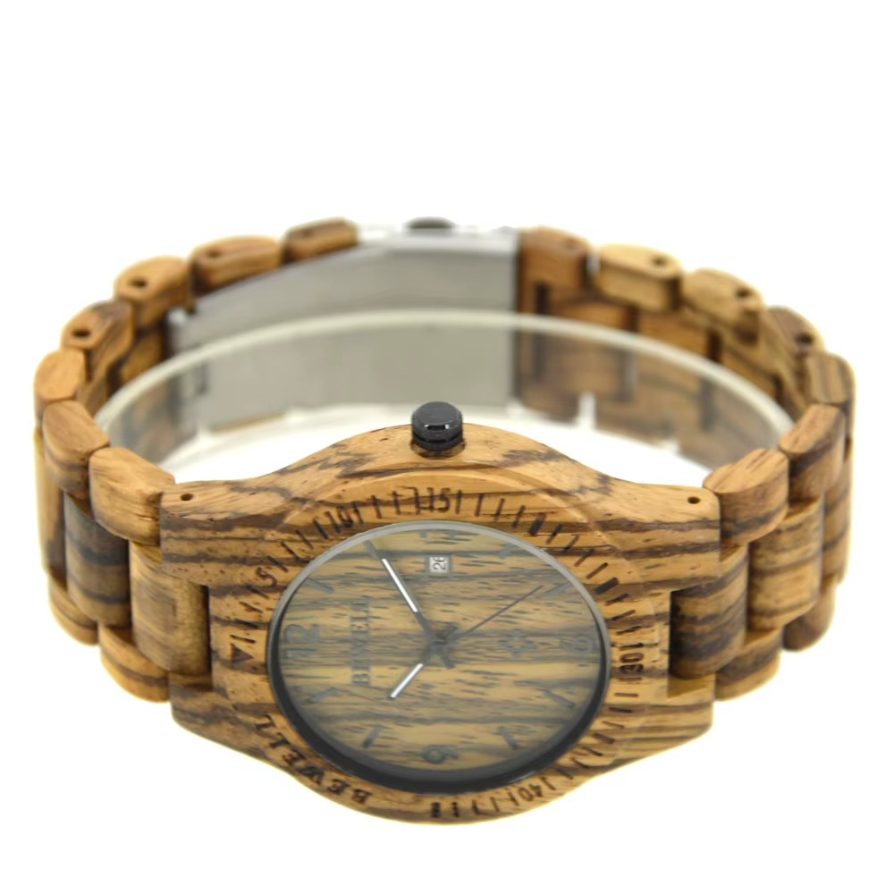 Montre en bois zébrano Zanzibar avec cadran gravé et guichet date vue de face