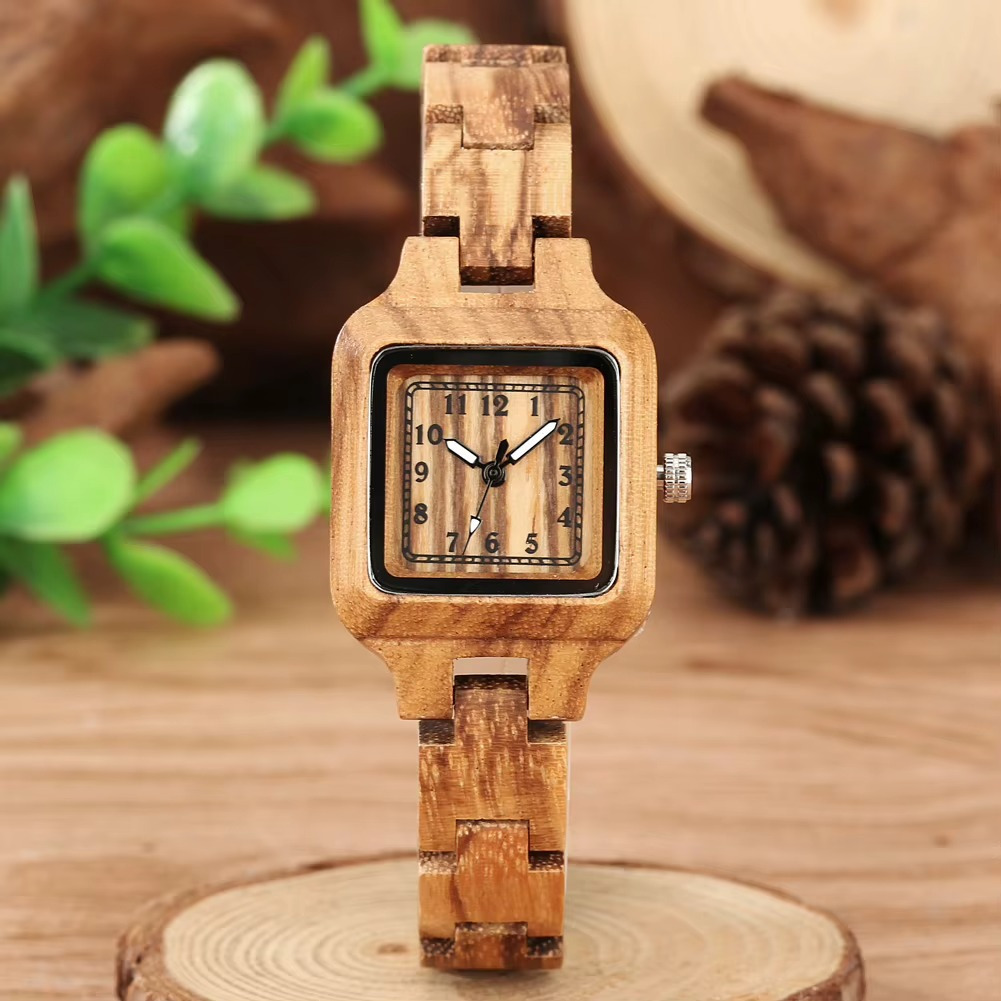 Montre en bois femme Lucerne avec cadran carré 26 mm et bracelet fin en bois naturel à motifs veinés