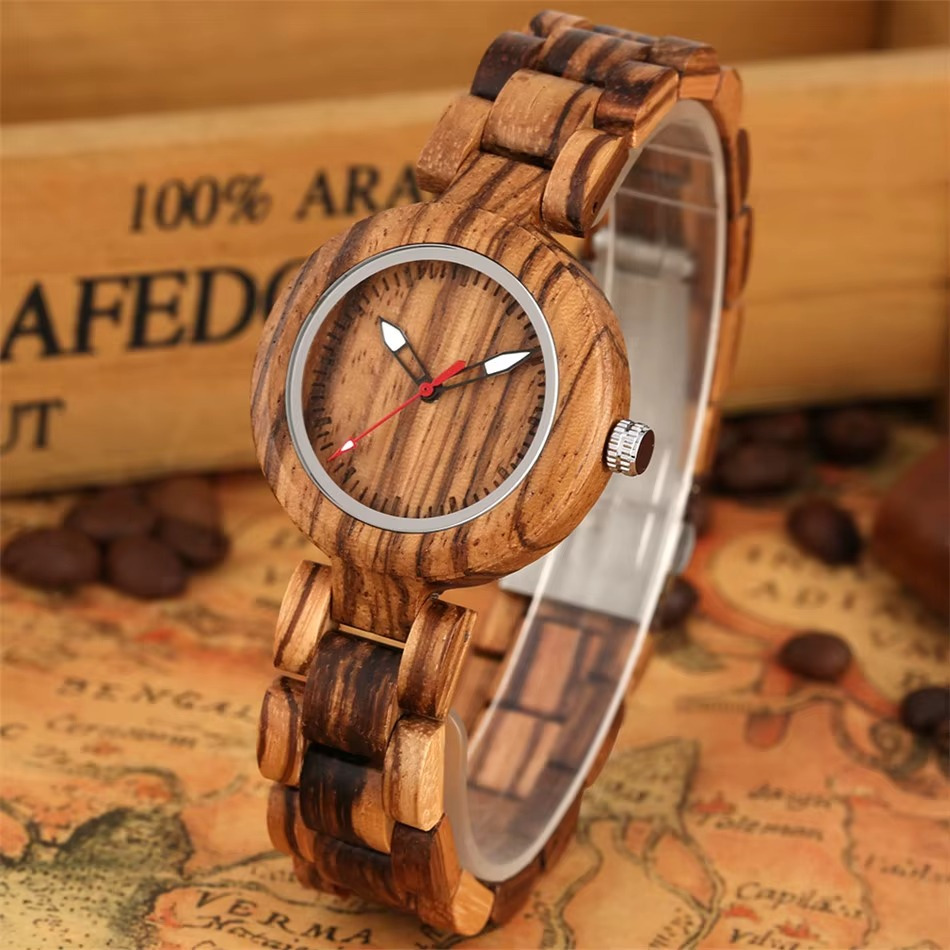 Montre Lumina en bois pour femme 36 mm avec aiguilles lumineuses et bracelet en bois à maillons