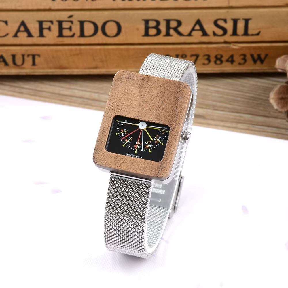 Montre Milan pour femme en bois et acier avec cadran éventail coloré et bracelet maille argentée vue de face