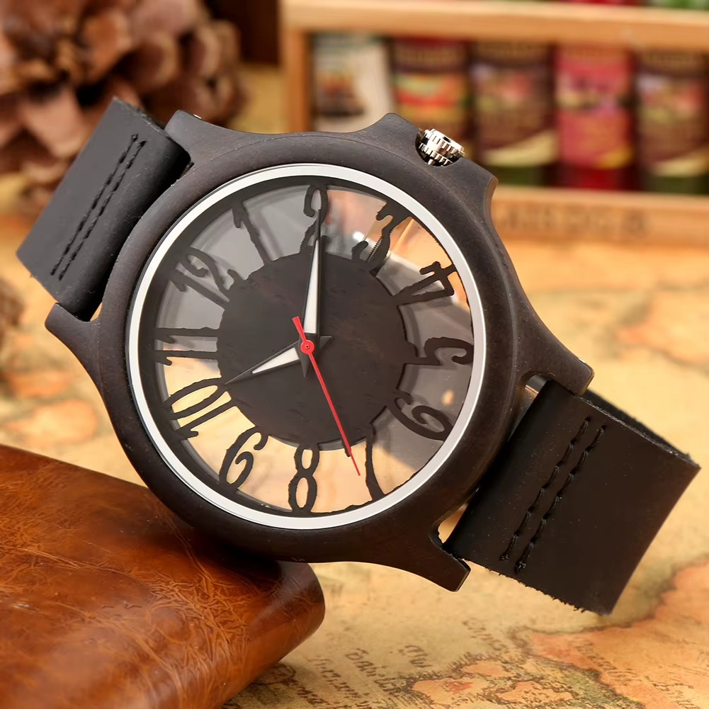 Montre Mirage en bois et cuir homme avec cadran ajouré et chiffres arabes noirs