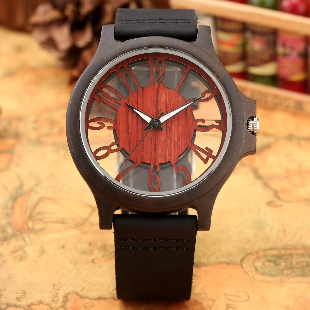Montre Mirage en bois foncé avec cadran ajouré en bois rouge et chiffres arabes, bracelet en cuir noir