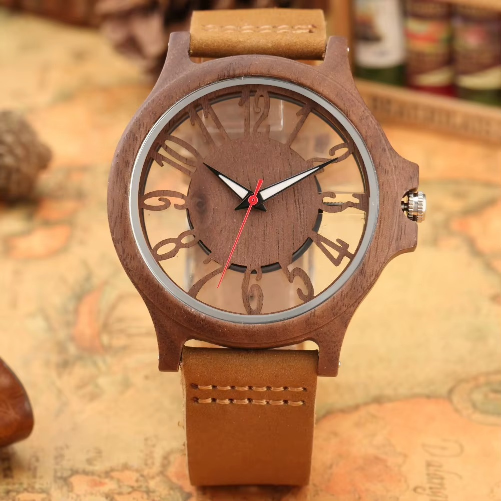 Montre Mirage en bois et cuir homme avec cadran ajouré et chiffres arabes, bracelet marron clair