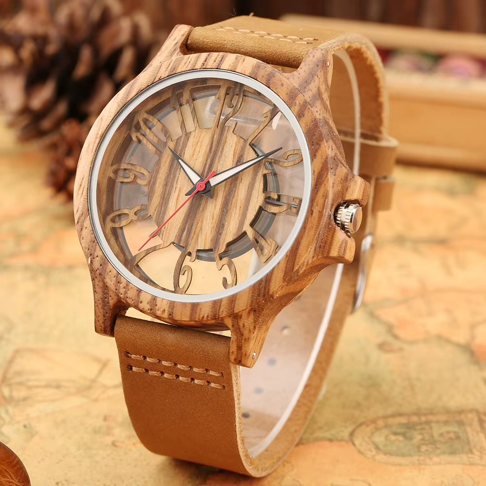 Montre Mirage pour homme en bois et cuir avec cadran ajouré et chiffres arabes, vue de face en léger angle