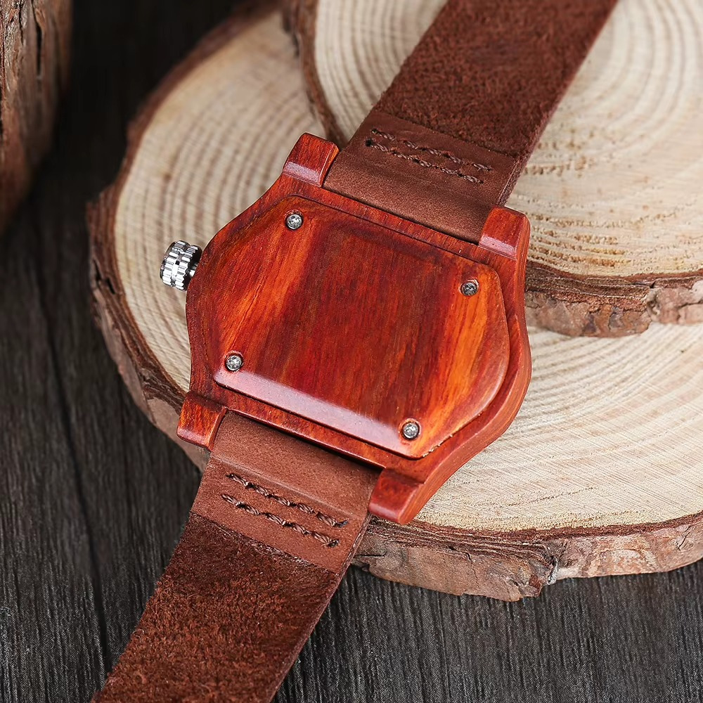 Montre Nazar en bois mixte avec boîtier œil en bois rouge et bracelet en cuir marron vue arrière