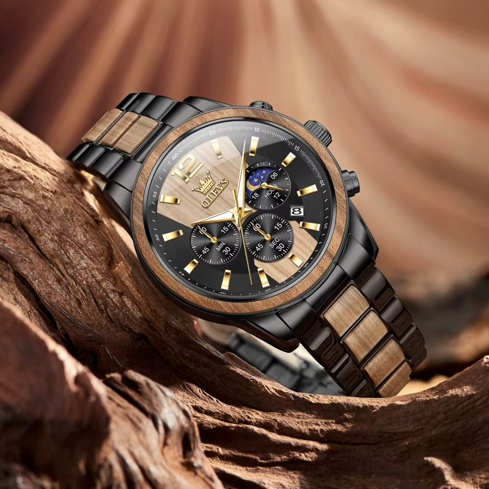 Montre Sahara homme en bois et acier avec chronographe quartz et phase de lune, vue en angle sur le cadran et le bracelet bicolore bois et acier