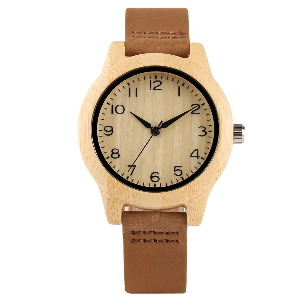 Montre Toscane en bois de bambou pour femme avec bracelet en cuir souple marron vue de face