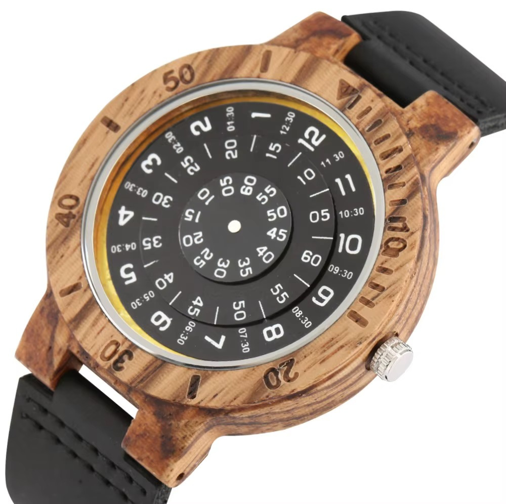 Montre Nébula en bois pour homme avec cadran à disques noir et bracelet cuir noir, vue de face en gros plan